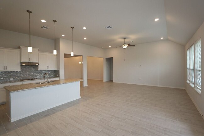 Building Photo - $500 OFF 1 MO RENT!!-Bigger and Better than the rest!