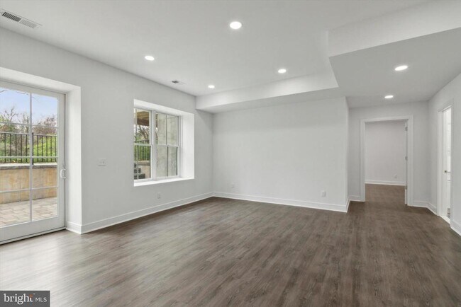 Building Photo - 35 Sycamore Pl