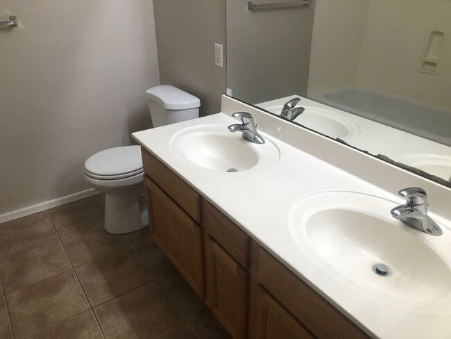 Building Photo - Long Term rental in Chandler