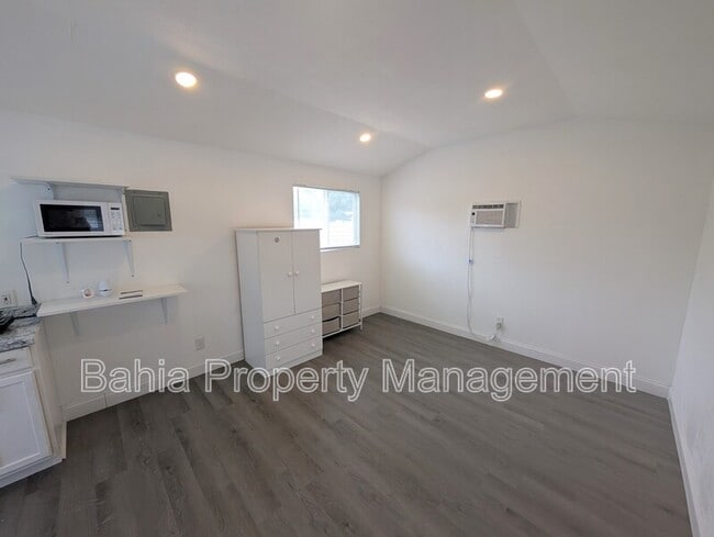 Building Photo - 1002 Kirkland Dr