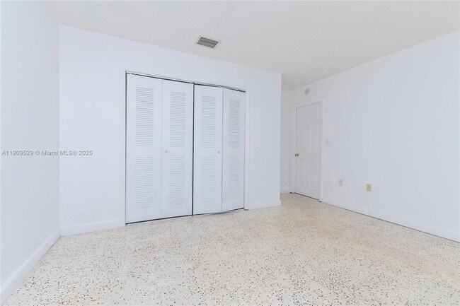 Building Photo - 3076 SW 17th St