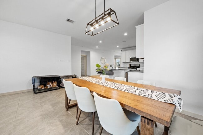 Building Photo - 30010 Reagans Rnch Dr