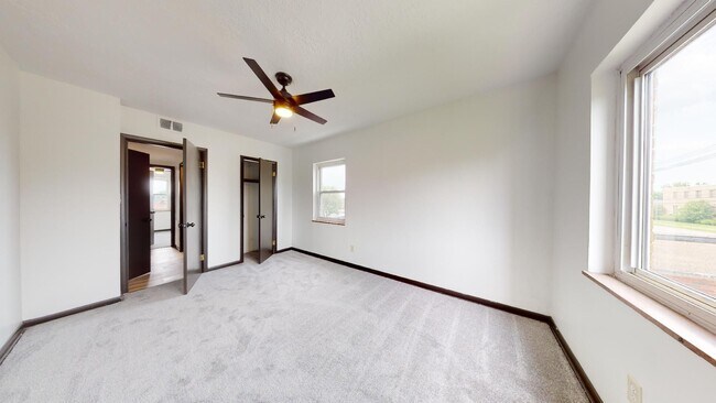 Building Photo - Parma - Ridgewood Lofts - 2 Bedroom - 1 Bath