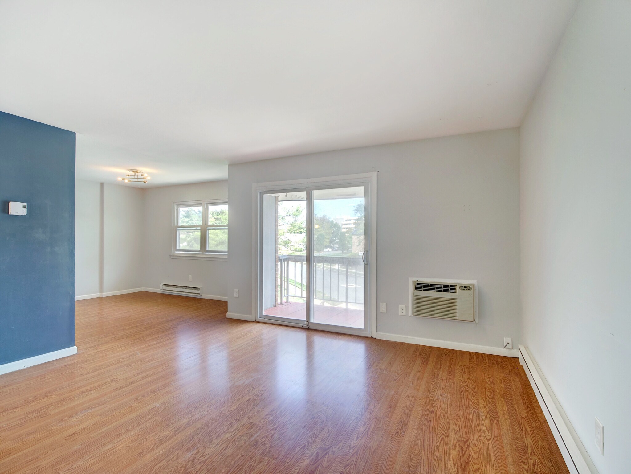 Building Photo - 807 Eves Dr