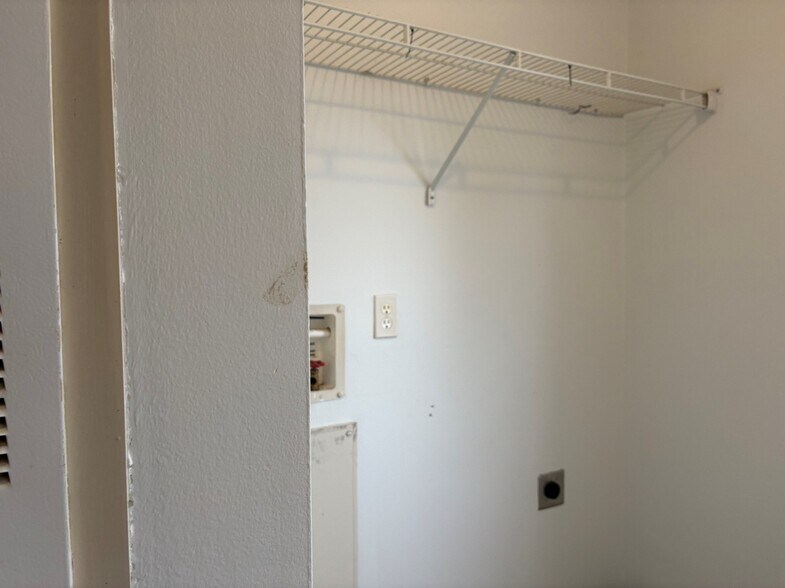 Building Photo - 1921 Winter Park Dr