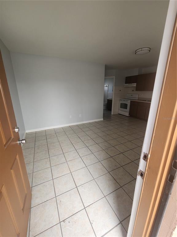 Building Photo - 906 E 108th Ave