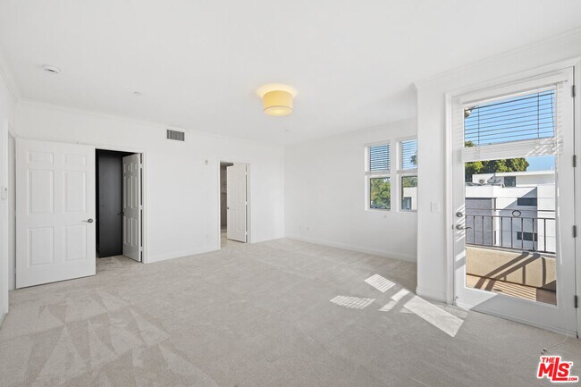 Building Photo - 1820 Benecia Ave