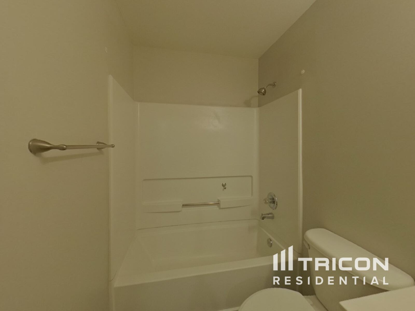 Building Photo - 425 Eglington Tr