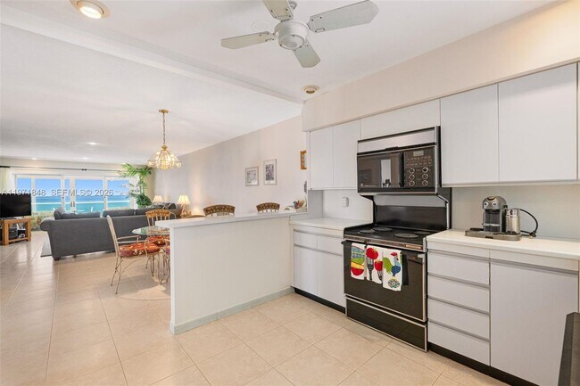 Building Photo - 2001 S Surf Rd