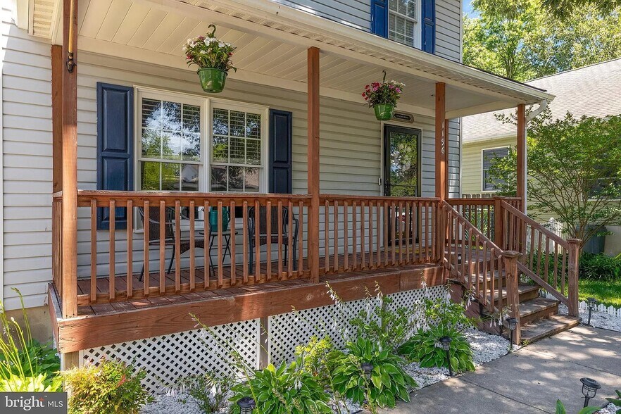 Building Photo - 1196 Spruce Ave