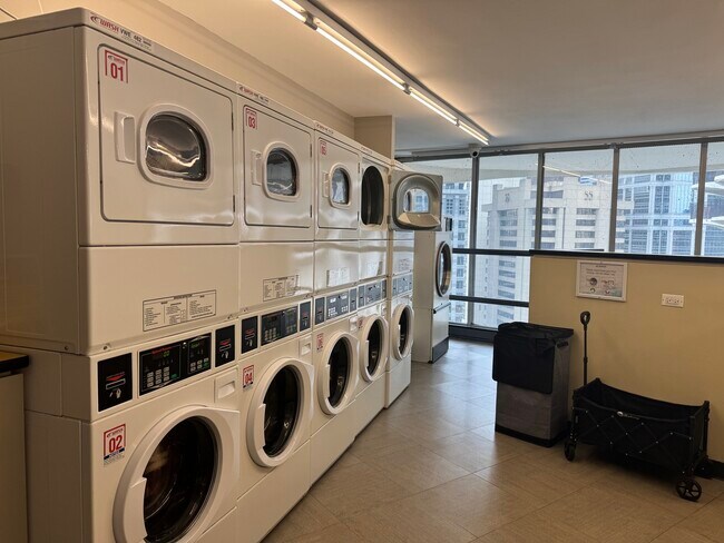 Building Photo - 300 N State St