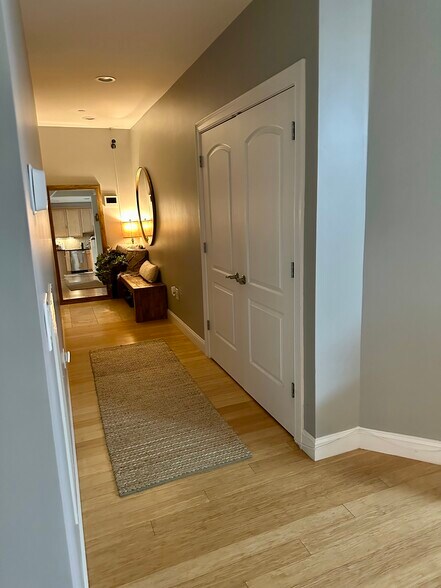 Entrance - 30 High St