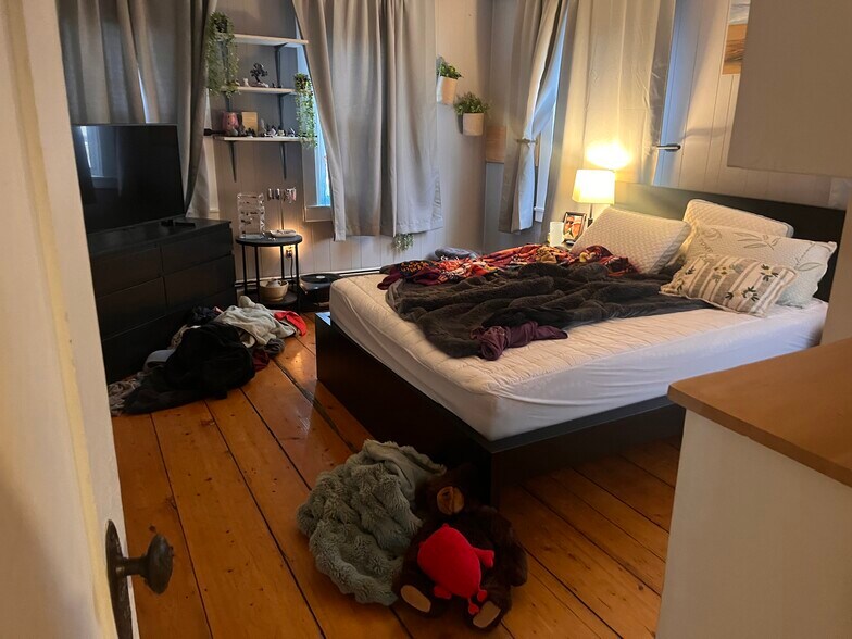 Building Photo - 66 Hill St