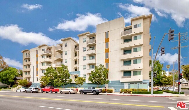 Building Photo - 436 S Virgil Ave