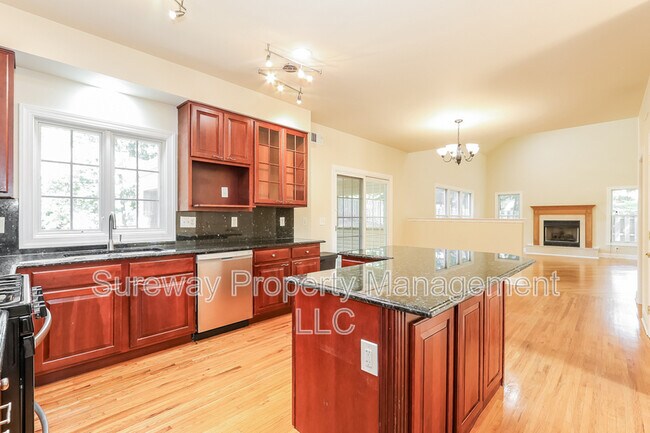 Building Photo - 2 Lucha Ct