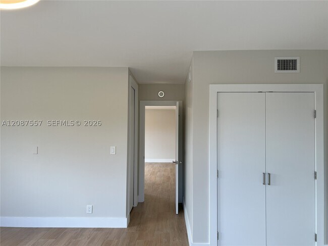 Building Photo - 1881 Middle River Dr
