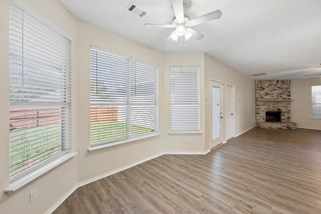 Building Photo - 6917 Club Creek Dr