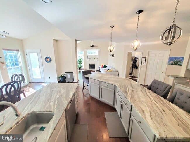 Building Photo - 20960 Capilano Ct