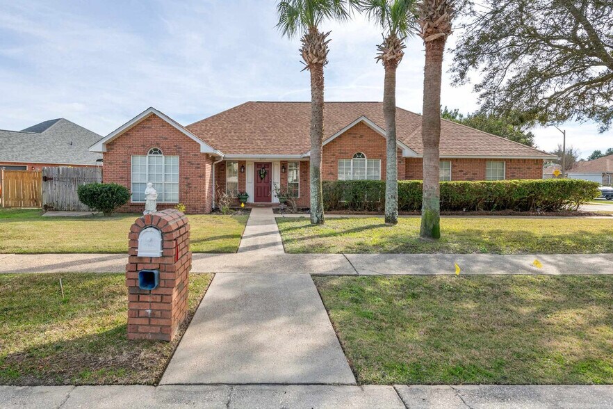 Building Photo - 300 Lan Rob Ln