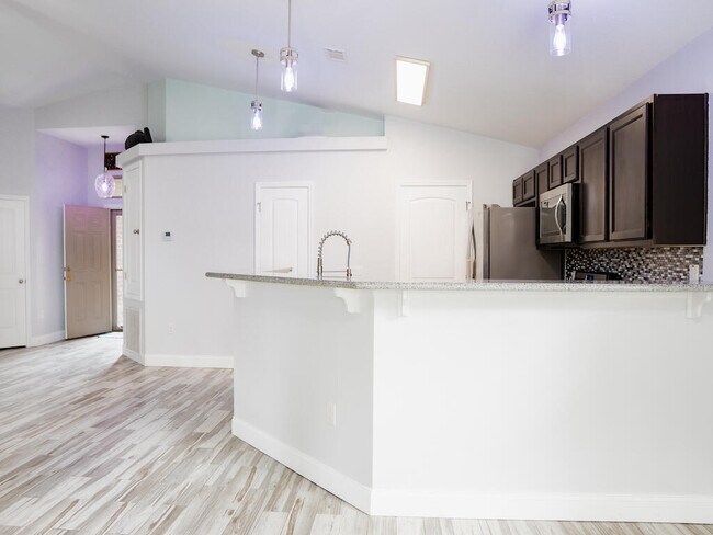 Building Photo - 8261 Sierra St