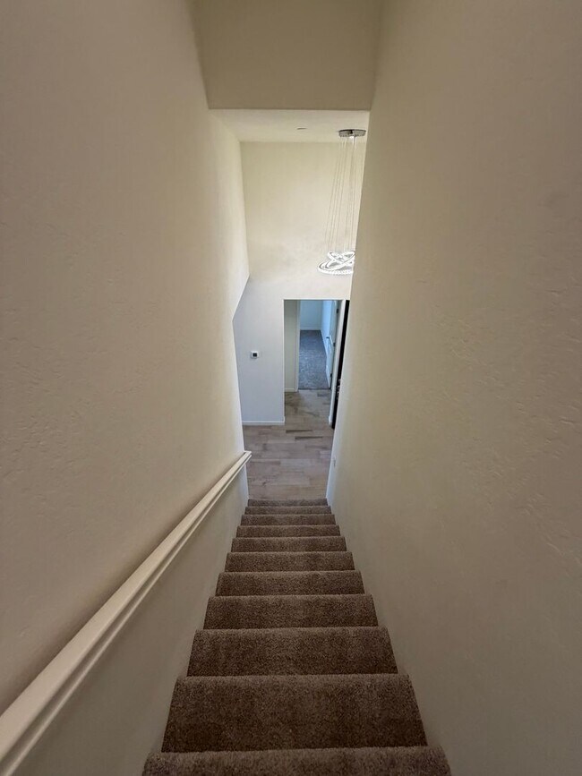 Building Photo - Beautiful Home for rent in Tulare!