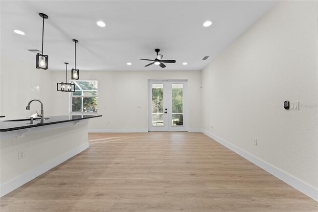 Building Photo - 2503 Dumont Ln