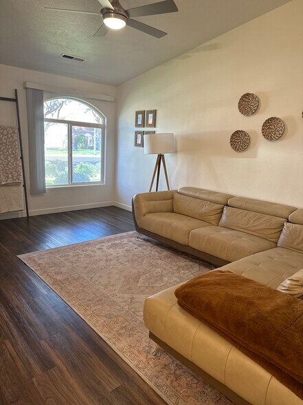 Building Photo - 357 S 6150 W