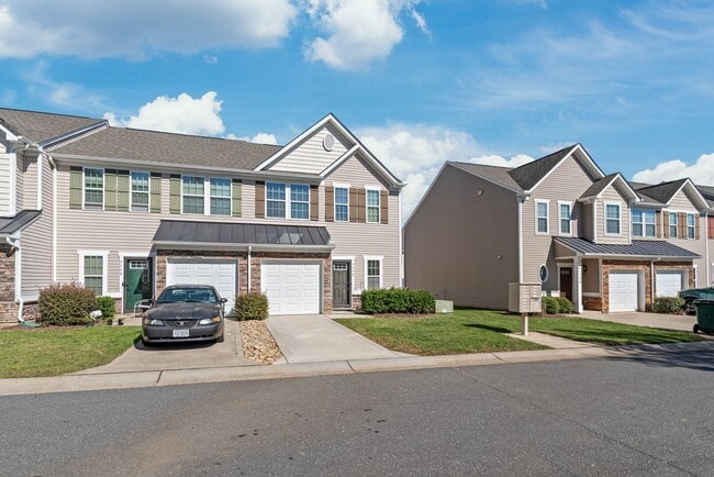 Building Photo - 3 Bedroom townhome in South Charlotte