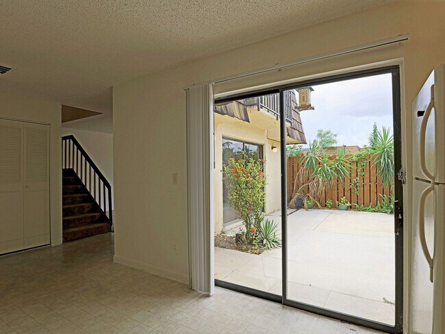Building Photo - Parkwoods 5580-2