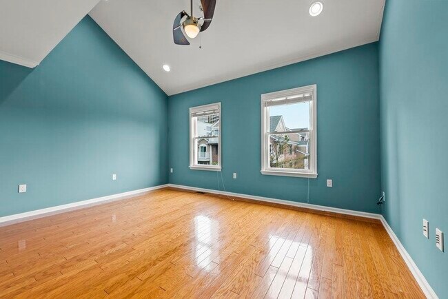 Building Photo - 235 Price Ct