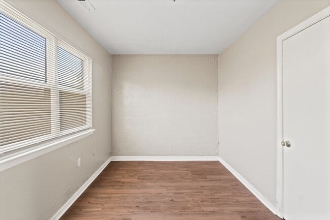 Building Photo - 3 BEDROOM BRICK TOWNHOME FOR RENT IN NORFOLK