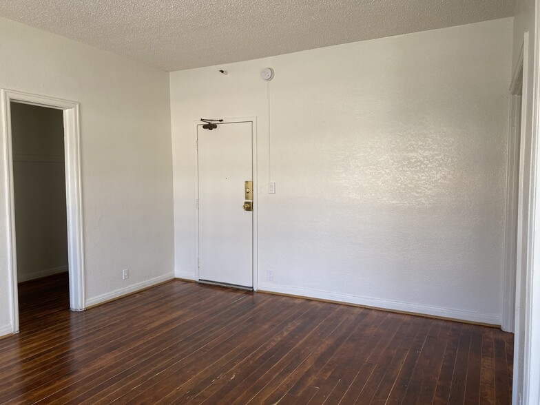 Building Photo - 545 S Hobart Blvd