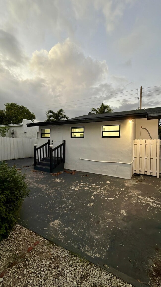 Building Photo - 712 Nottingham Blvd