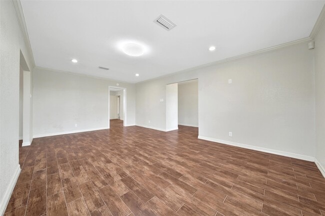 Building Photo - 3315 S Braeswood Blvd