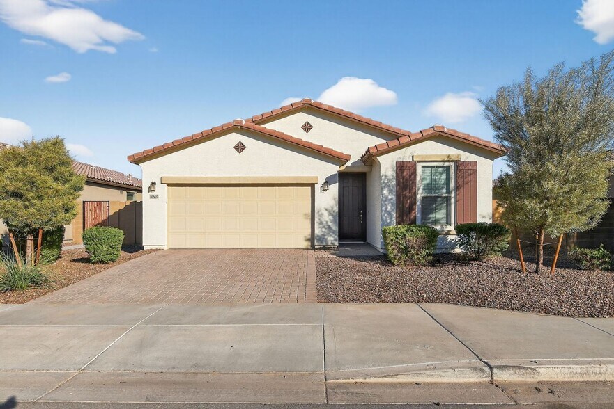 Primary Photo - 10810 W Grant St