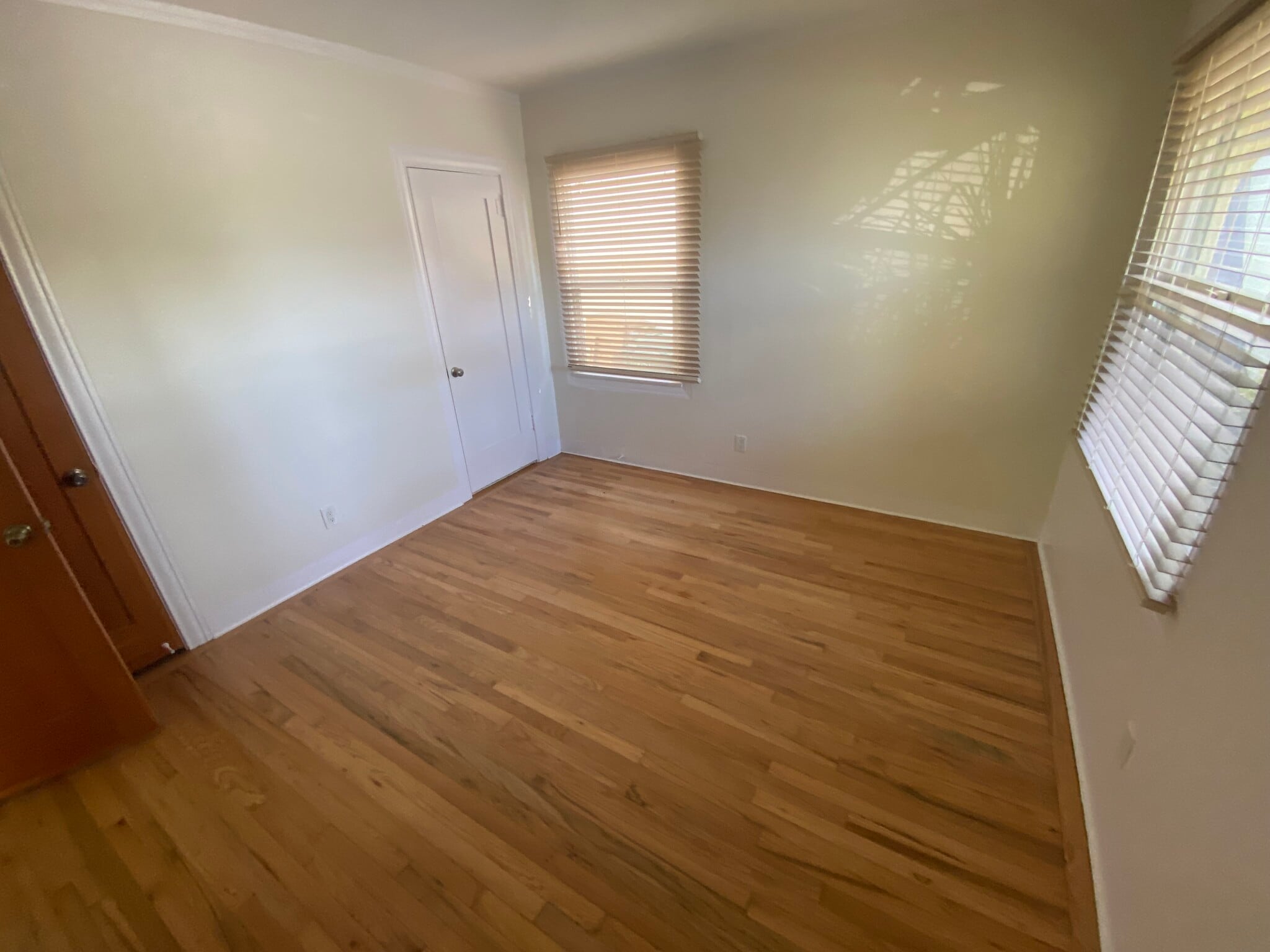 FrontBdrm - 1057 E Main St