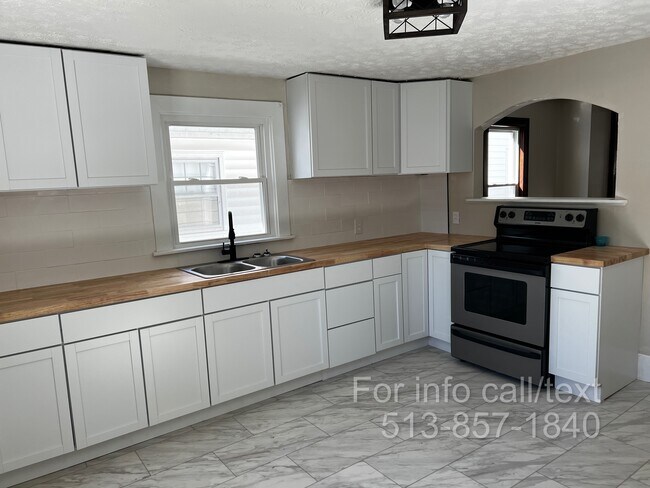 Building Photo - 14 Highland St