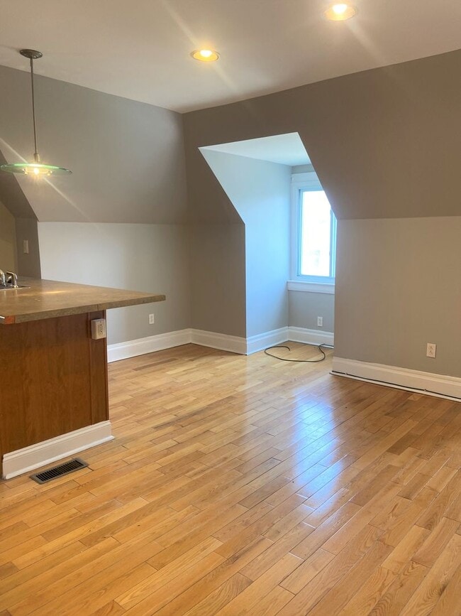 Building Photo - 5552 Avondale Pl