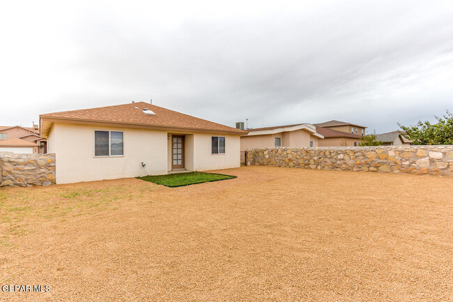 Building Photo - 7329 Mesquite Flor Dr