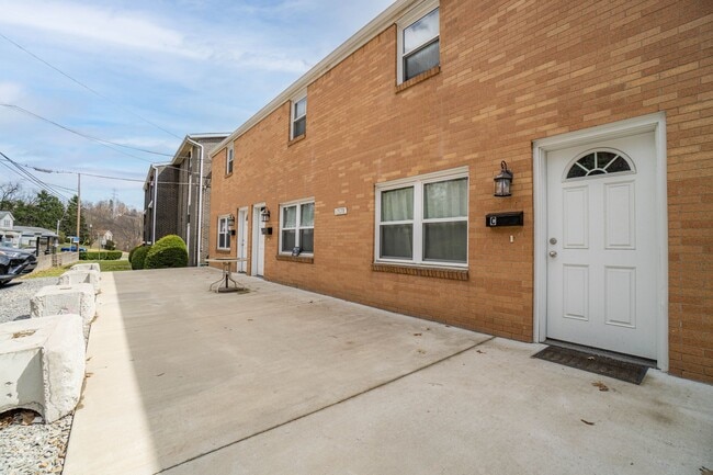 Front Patios - 1378 Bower Hill Rd