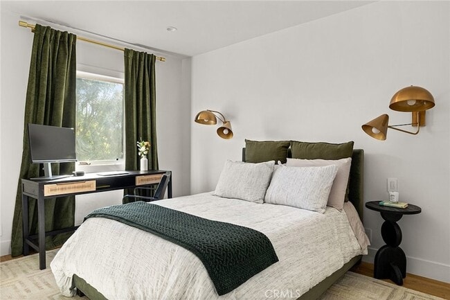 Building Photo - 5115 Los Feliz Blvd