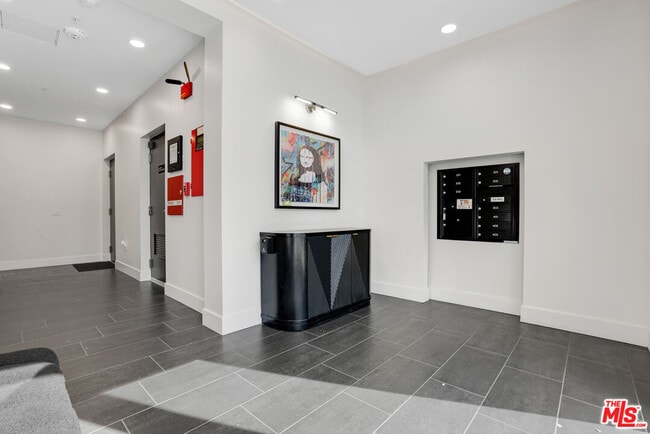 Building Photo - 5813 Lexington Ave