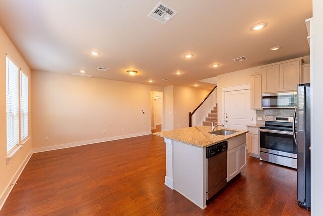 Building Photo - Beautiful 3 bedroom home in Gated community!