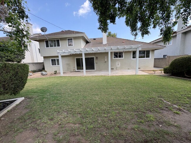 Building Photo - Spacious House - 2 stories - 4 Bedrooms + 2.5 Baths & large 2 car garage