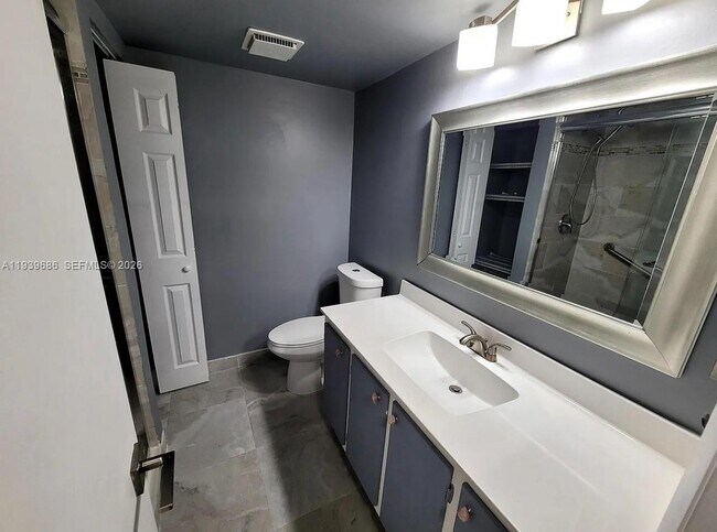 Building Photo - 10425 SW 112th Ave