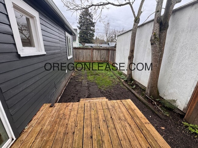 Building Photo - 2bedroom 1 bath downtown Eugene Home