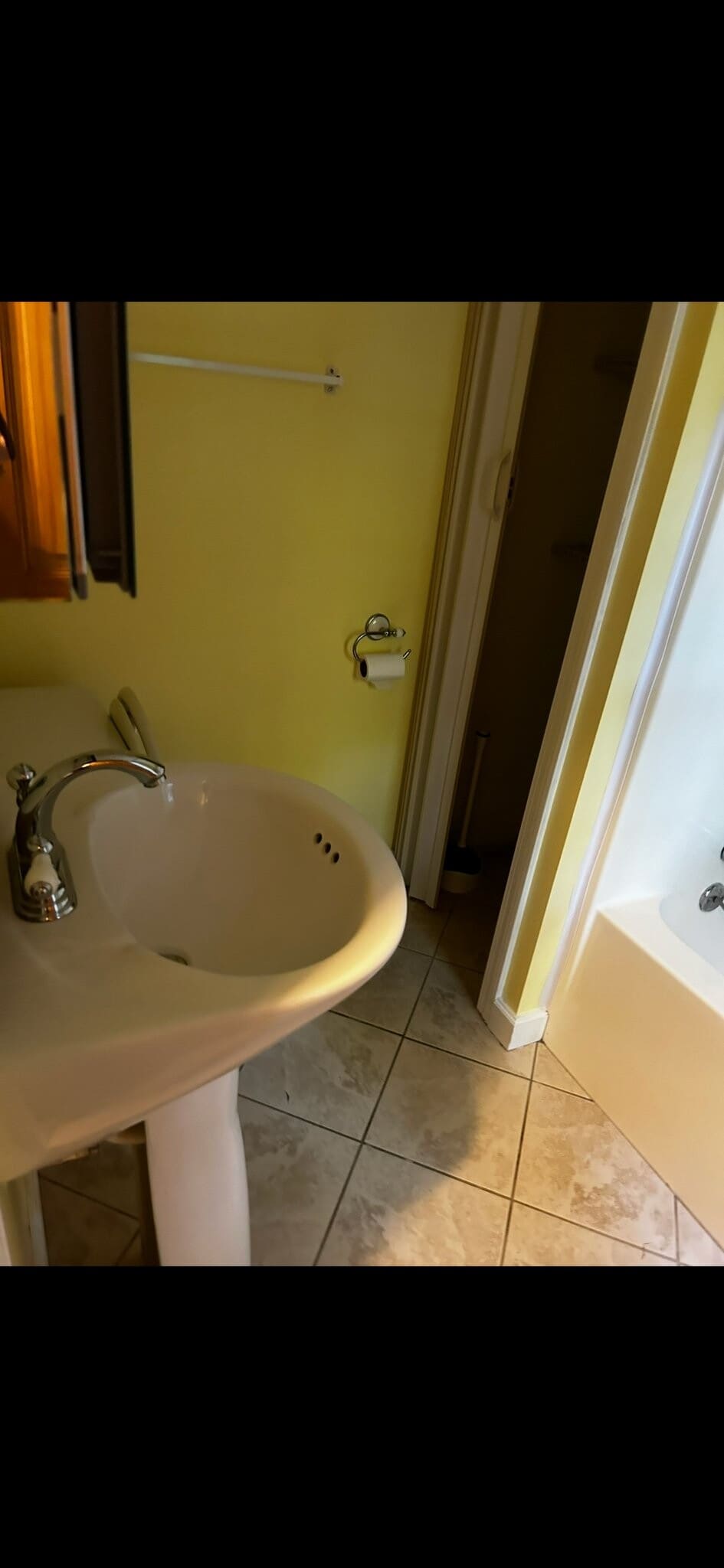 Building Photo - 15 Corwin St