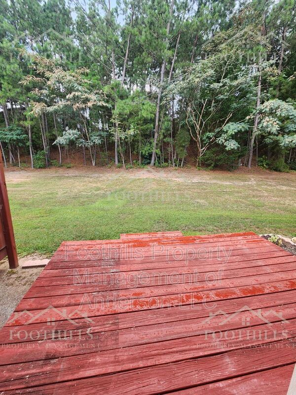 Building Photo - 1419 Oak Hill Dr