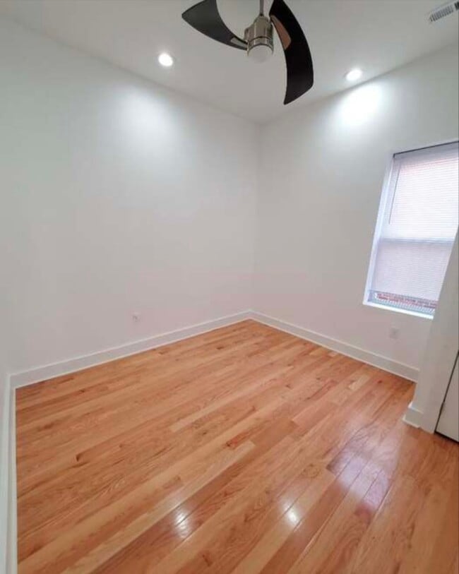 Building Photo - 5425 Catharine St