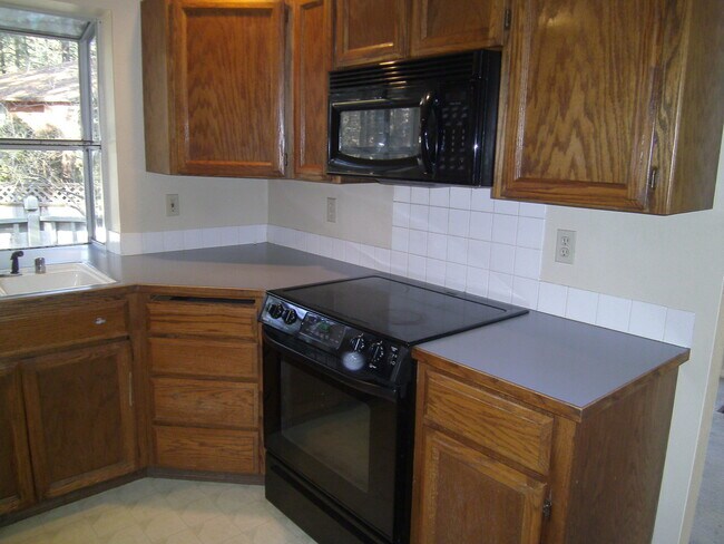 Building Photo - Great Brentwood Forest Home Available soon!!!